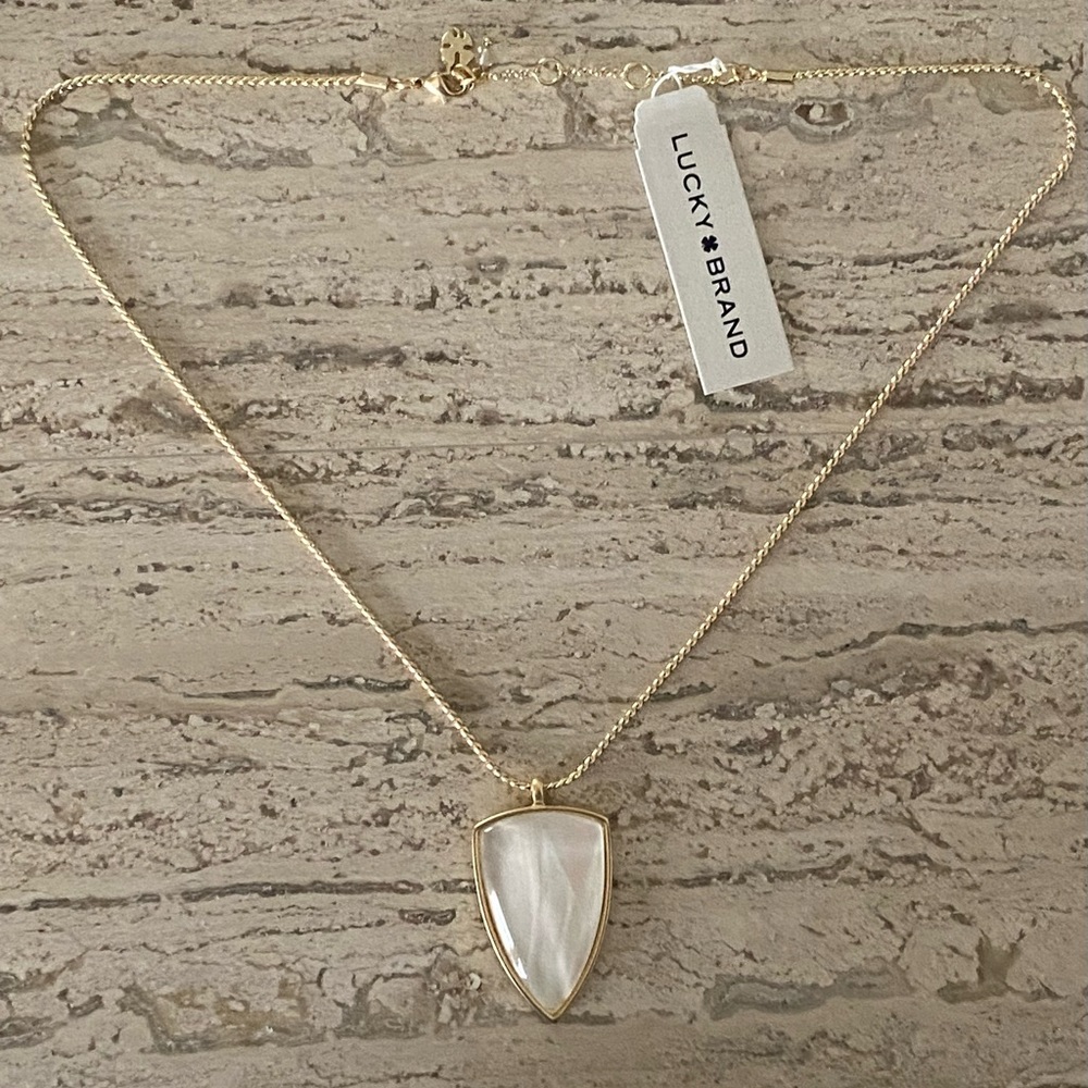 💐HOST PICK💐 NWT Lucky Brand Mother of Pearl Pendant